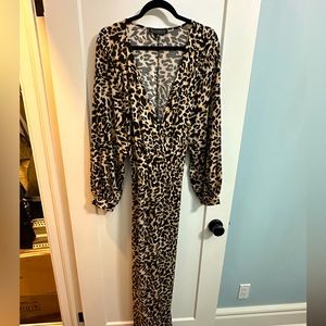 Long sleeve vneck leopard print dress
